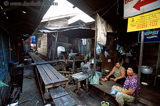 women-in-back-alley.jpg