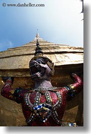 images/Asia/Thailand/Bangkok/WatPhraKaew/colorful-garuda-statues-01.jpg