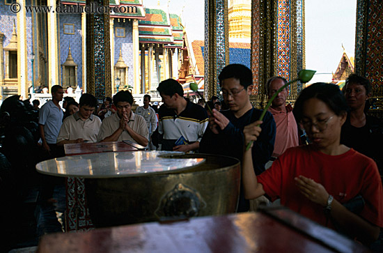 people-praying.jpg