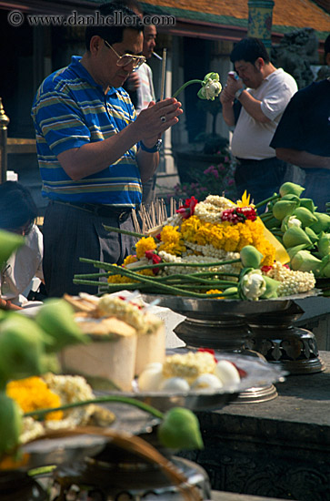 people-praying-w-flowers-03.jpg