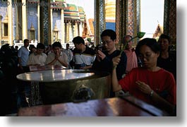 images/Asia/Thailand/Bangkok/WatPhraKaew/people-praying.jpg