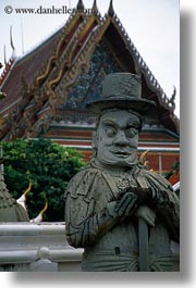 images/Asia/Thailand/Bangkok/WatPhraKaew/statue-man-w-hat-01.jpg