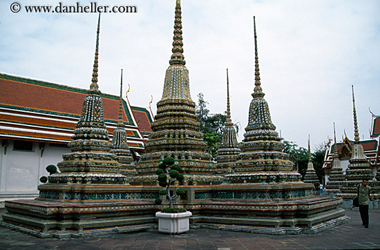 wat-pho-towers.jpg