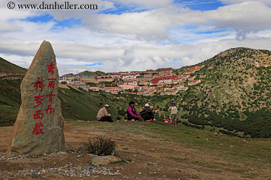tibetan-family-n-ganden-monastery-02.jpg