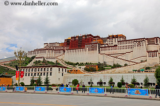 potala-from-street-05.jpg