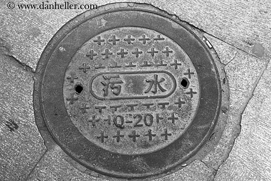 chinese-manhole-cover-bw-03.jpg