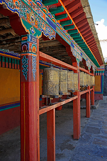 colorful-doors-n-walls-03.jpg