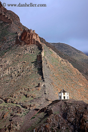 mountain-ruins-03.jpg