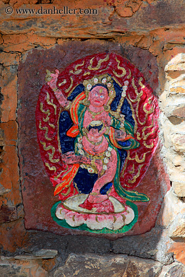 apsara-painted-on-stone-02.jpg