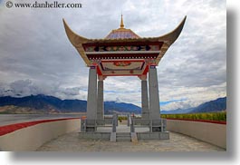 images/Asia/Tibet/Yumbulagang/RoadsideTemple/temple-02.jpg