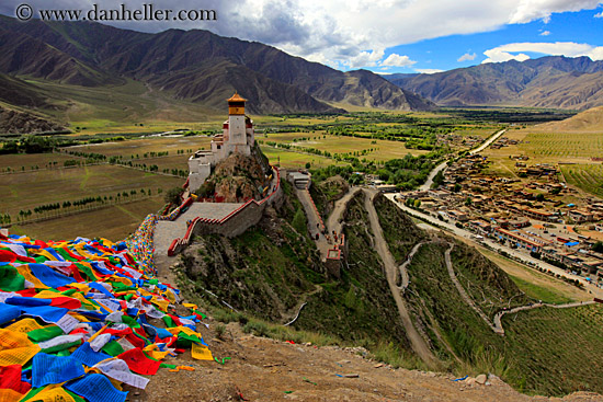 prayer-flags-n-yumbulagang-palace-05.jpg