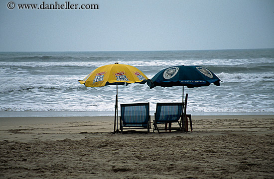 beach-chairs-n-umbrellas-3.jpg