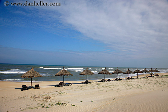 conical-straw-beach-umbrellas-1.jpg