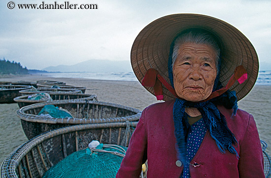 fishing-boats-n-old-woman.jpg