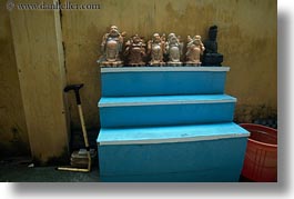 images/Asia/Vietnam/Danang/MarbleArtisans/buddha-sculptures-on-stairs.jpg