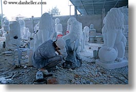 images/Asia/Vietnam/Danang/MarbleArtisans/marble-sculpting-artisans-4.jpg