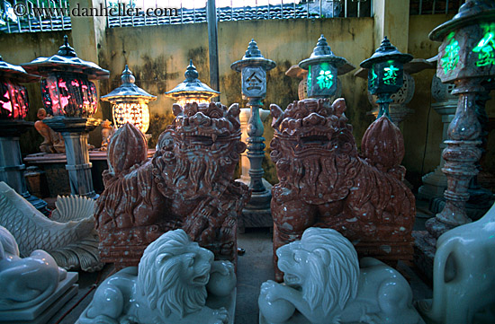 marble-sculpture-lions.jpg