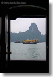 images/Asia/Vietnam/HaLongBay/Boats/Junkets/boat-n-mtn-thru-portal.jpg