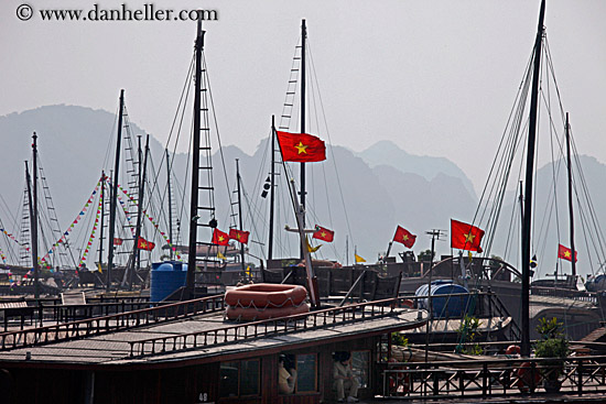 vietnamese-flags-n-boats-2.jpg
