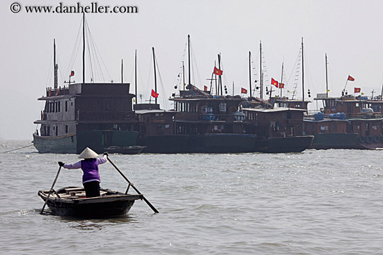 woman-rowing-small-boat-04.jpg