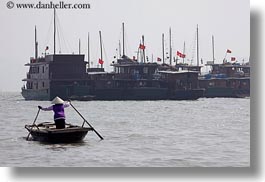 images/Asia/Vietnam/HaLongBay/Boats/Misc/woman-rowing-small-boat-04.jpg