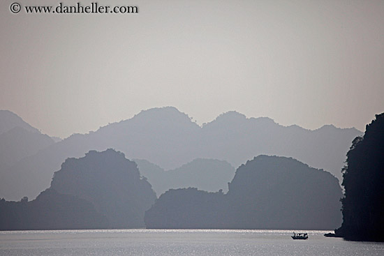 small-boat-n-hazy-mtns.jpg