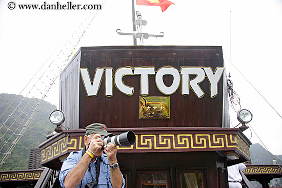 photographer-n-victory-sign.jpg