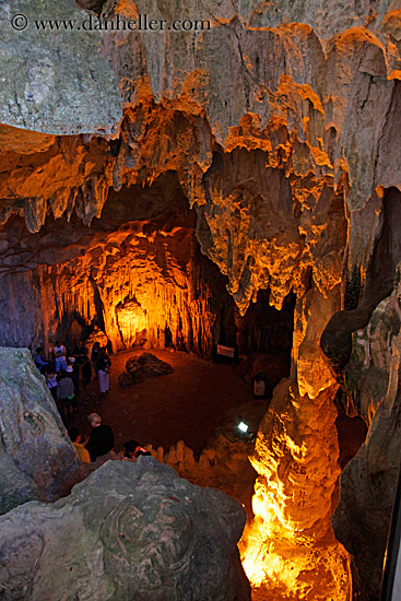 lighted-caves-06.jpg
