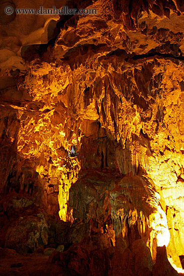 lighted-caves-09.jpg