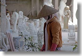 images/Asia/Vietnam/HaLongBay/Misc/woman-in-conical-hat.jpg