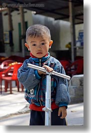 images/Asia/Vietnam/HaLongBay/People/toddler-n-scooter-03.jpg