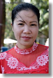 images/Asia/Vietnam/HaLongBay/People/woman-in-red.jpg