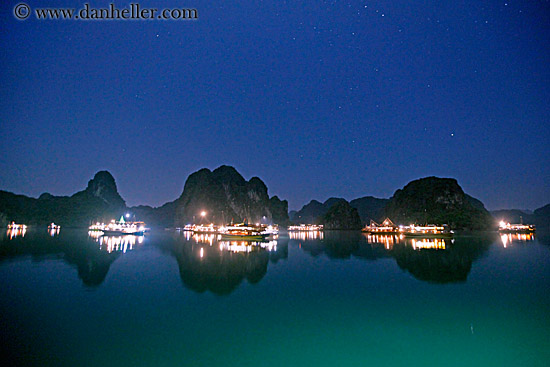 nite-boats-mtns-reflection-02.jpg