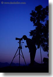 images/Asia/Vietnam/HaLongBay/Sunset/photographer-silhouettes-7.jpg