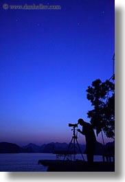images/Asia/Vietnam/HaLongBay/Sunset/photographer-silhouettes-8.jpg