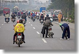images/Asia/Vietnam/Hanoi/Bikes/Crowds/crowds-n-motorcycles-5.jpg