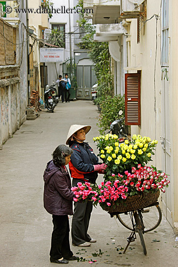 yellow-n-pink-flower-vendor-1.jpg
