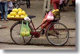 images/Asia/Vietnam/Hanoi/Bikes/Fruit/melons-on-bike-07.jpg