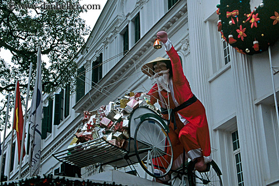 vietnamese-santa_clause-on-bike-1.jpg