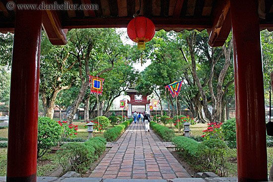 brick-walkway-thru-garden-4.jpg