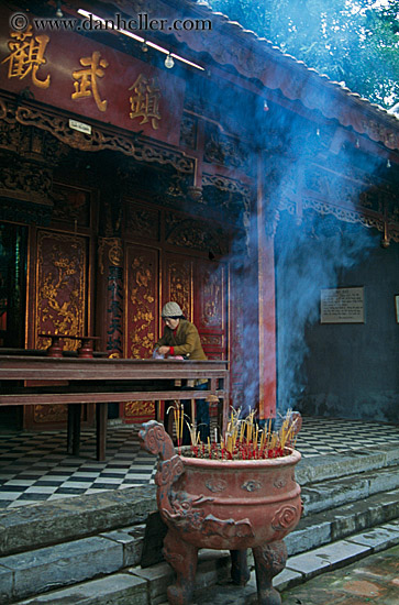 burning-incense-n-smoke-1.jpg