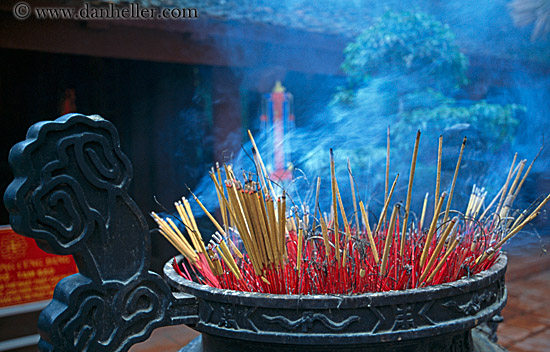 burning-incense-n-smoke-2.jpg