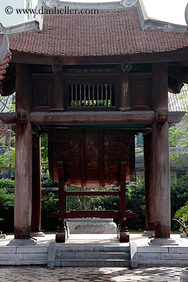 drum-under-pagoda.jpg