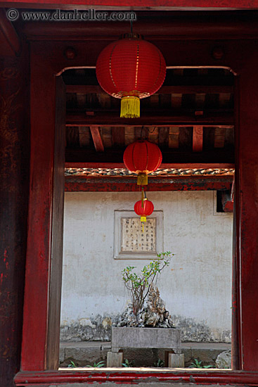 red-lantern-w-red-pillars.jpg