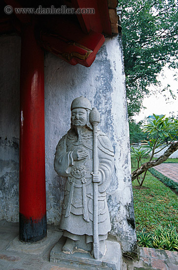white-guard-statue-w-red-pillars-2.jpg