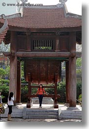 images/Asia/Vietnam/Hanoi/ConfucianTempleLiterature/People/girls-at-drum-bldg.jpg