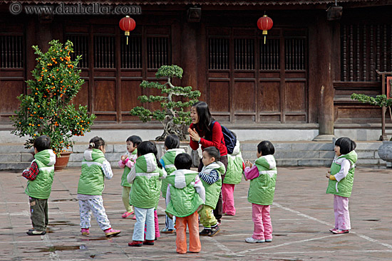 school-children-in-green-jackets-1.jpg