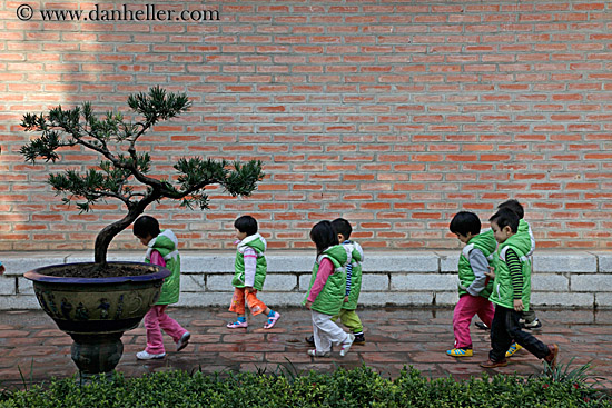 school-children-in-green-jackets-2.jpg