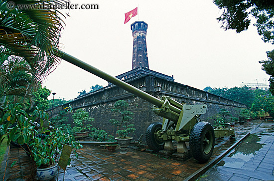 gun-n-tower-w-flag.jpg