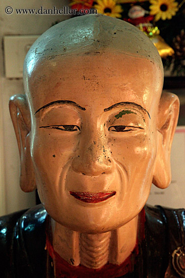 buddhist-priest-mannequin-2.jpg